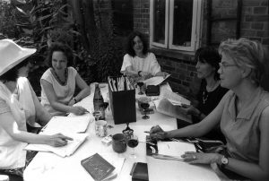 Redaktionsteam in Lüneburg 1996 – v.l.n.r. Irina Mamula, Ira Lorf, Evelyn Kuttig, Cynthia Schwab und Silke Weniger