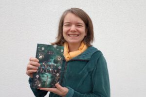 Ana Hellmich mit ihrem Fantasyroman "Der Steinkönig"